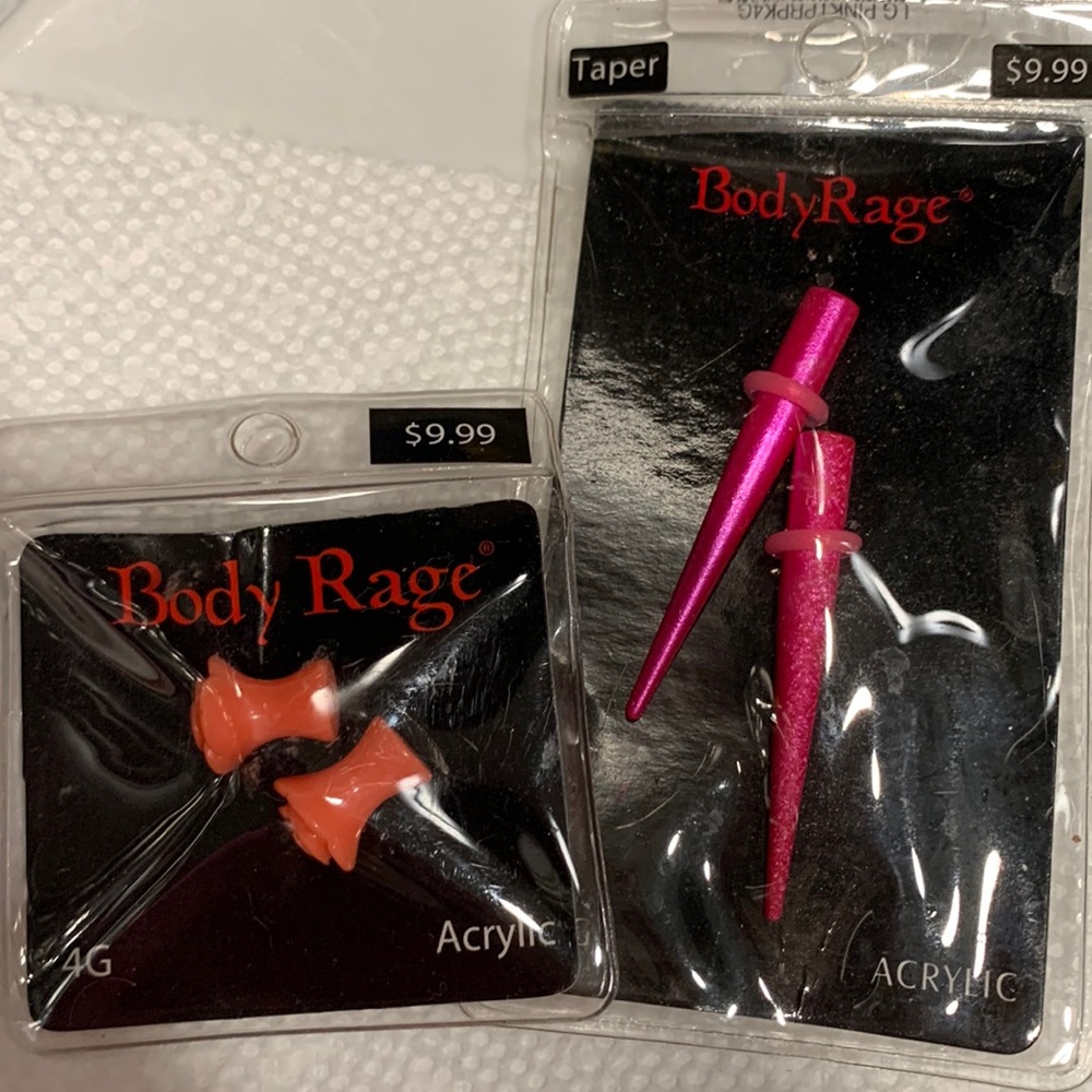 Size 4G ear plugs x 2
